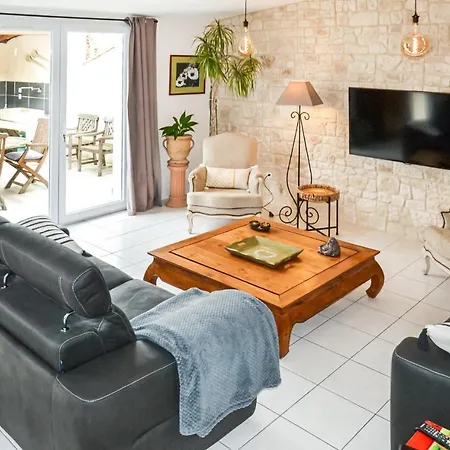 Hébergement de vacances 3 Bedroom Stunning In